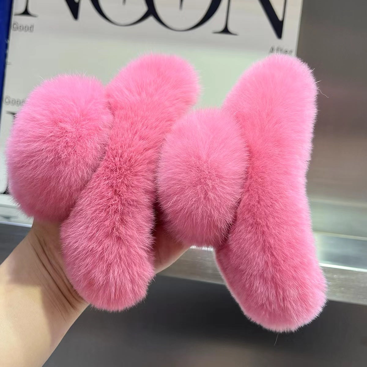 Velira Furry Claw Clip