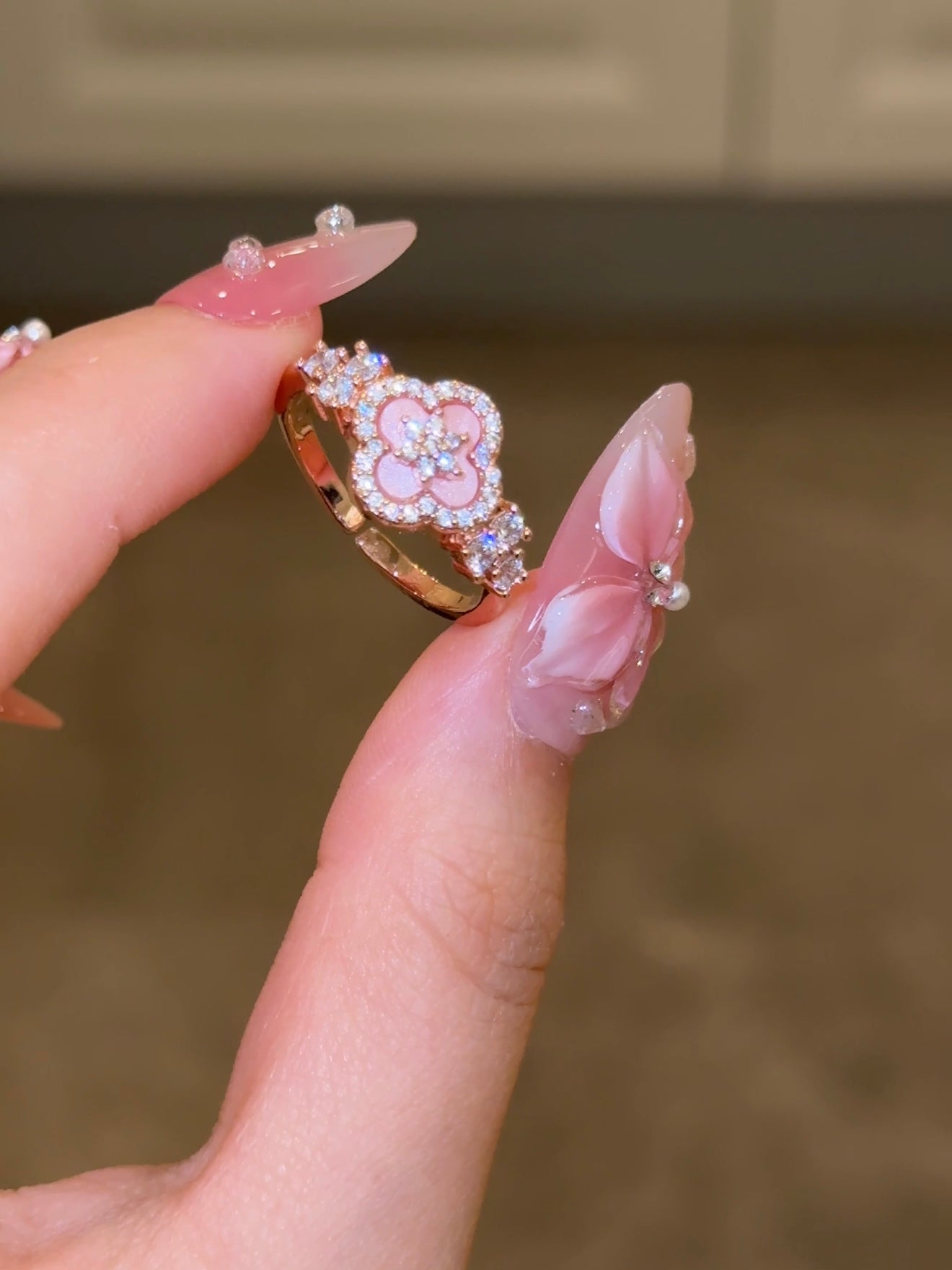 Velira Sakura Cleef Set