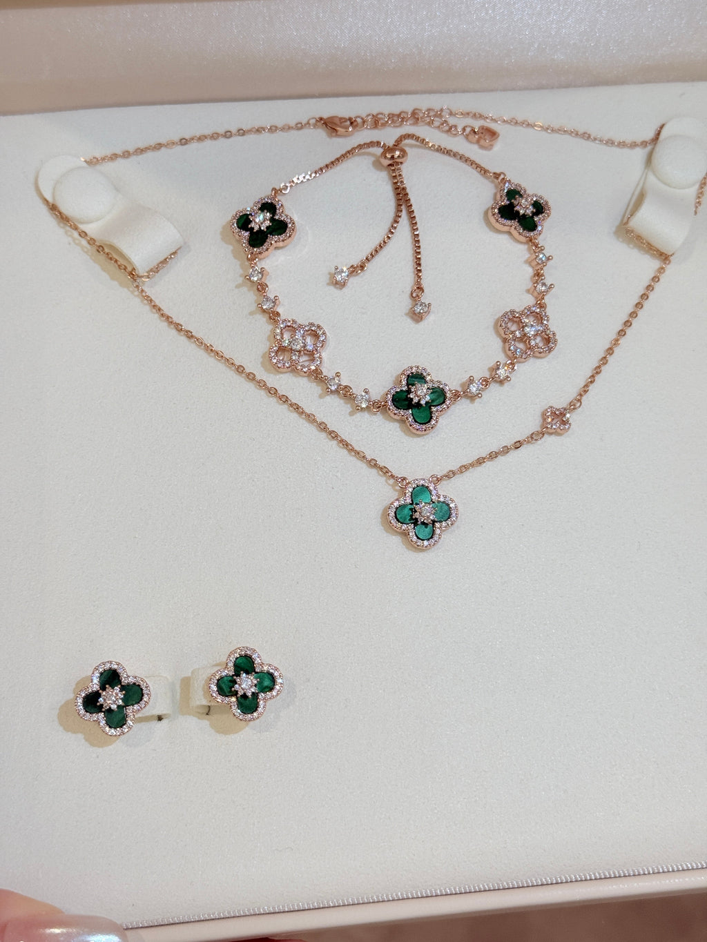 Velira Sakura Cleef Set