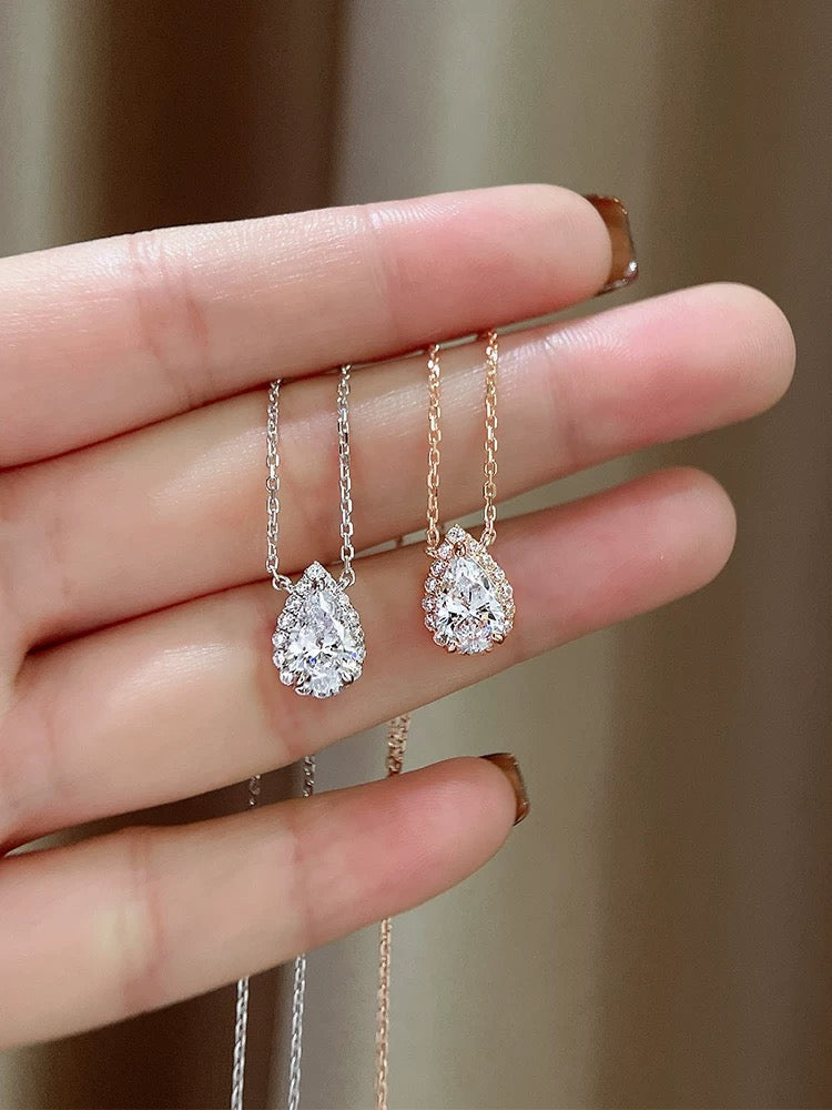 Velira Oval Necklace
