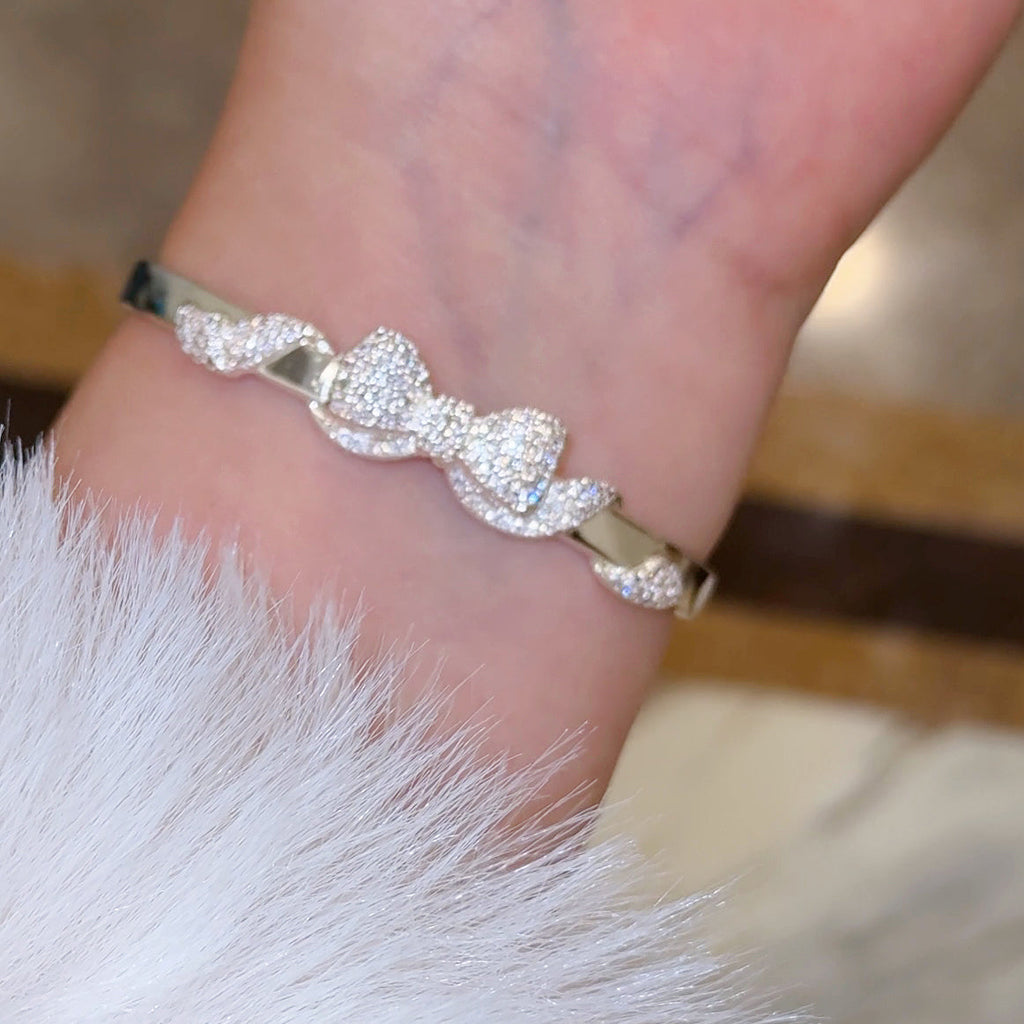 Velira Aurora Open Bow Bracelet