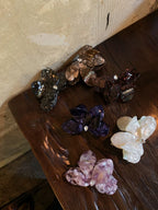 Velira French Chic Triangle Clip