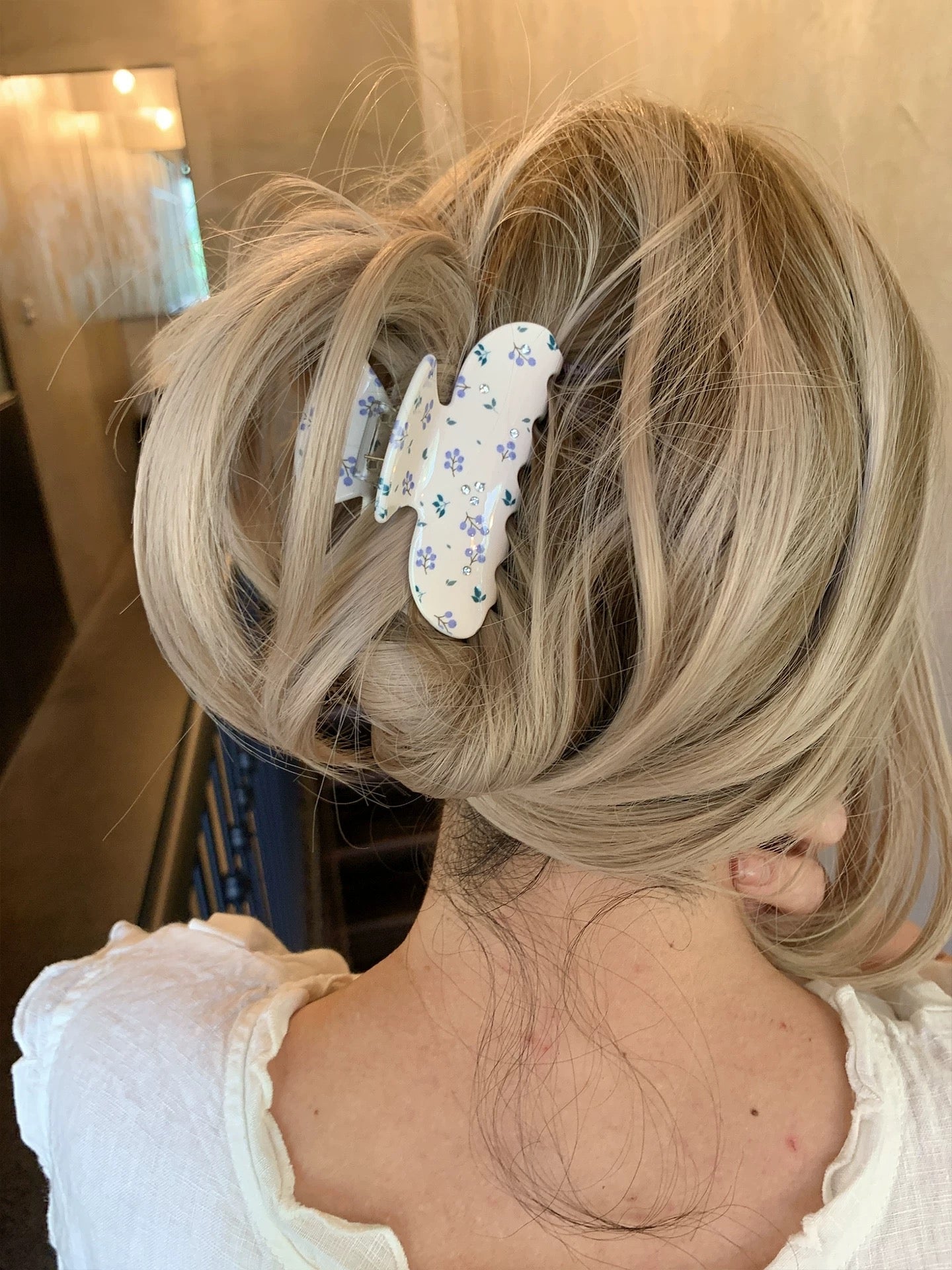 Velira Cherry Claw Clip