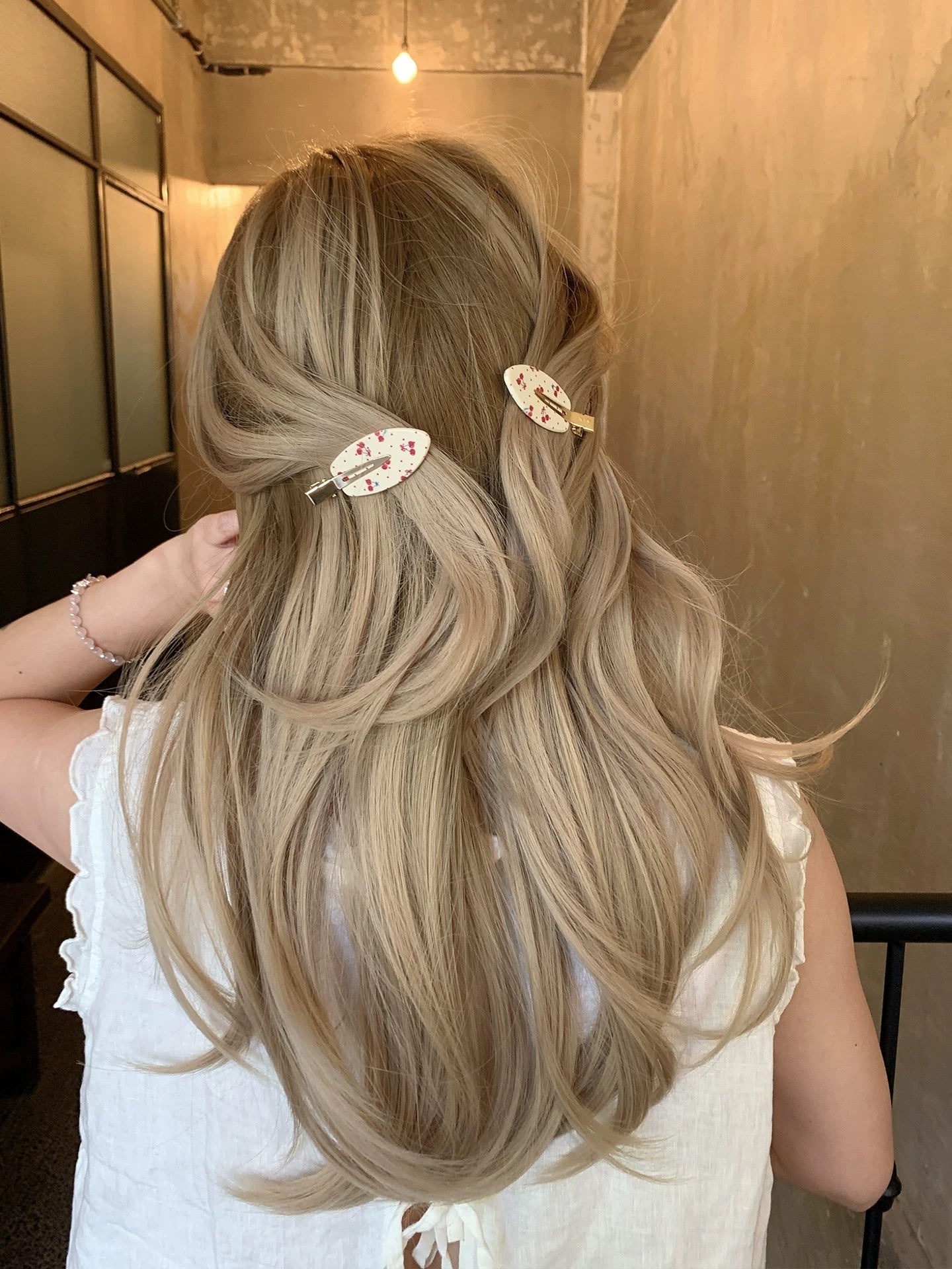 Velira Cherry Claw Clip