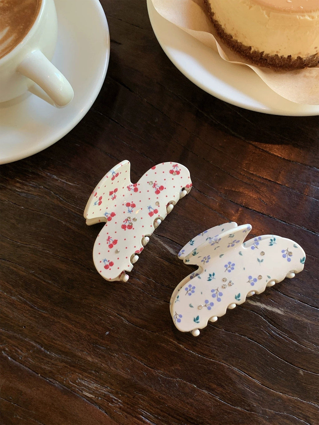 Velira Cherry Claw Clip