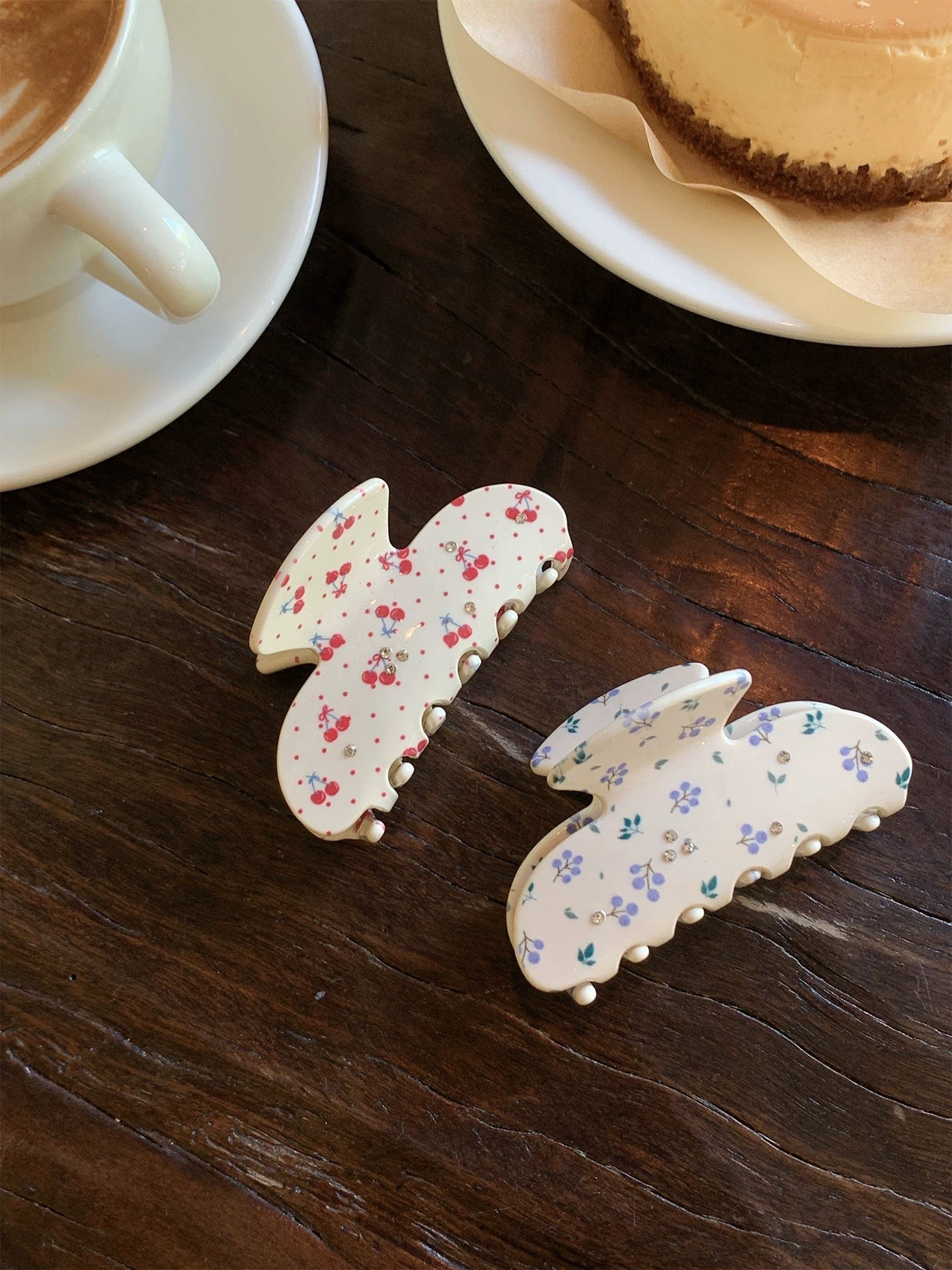 Velira Cherry Claw Clip