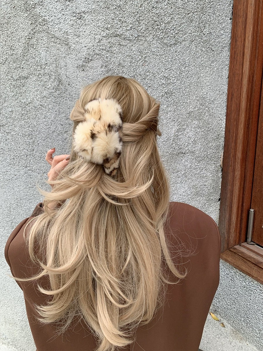 Velira Furry Claw Clip