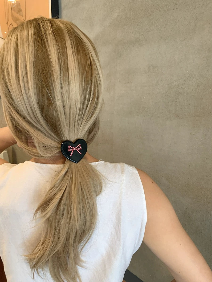 Velira Black heart Clip