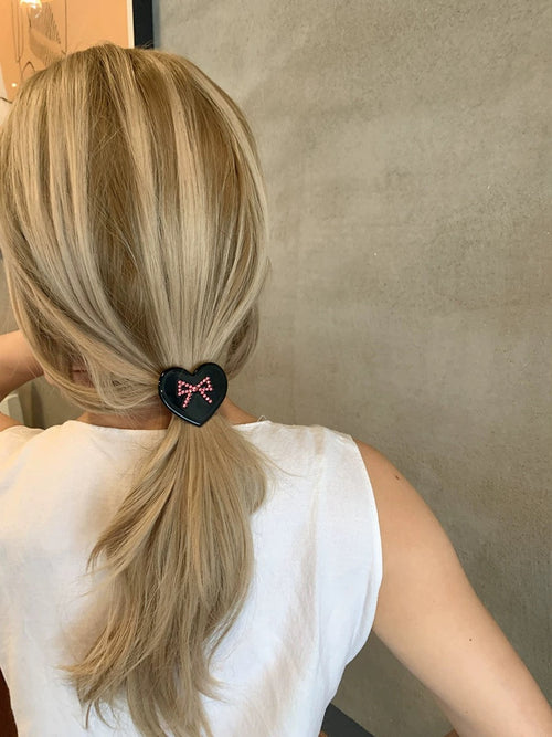 Velira Black heart Clip