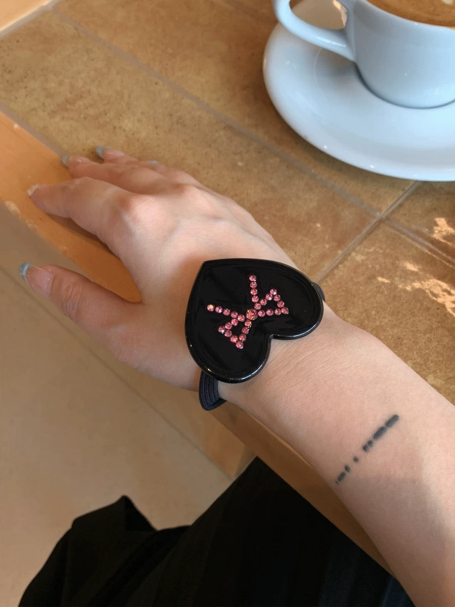 Velira Black heart Clip