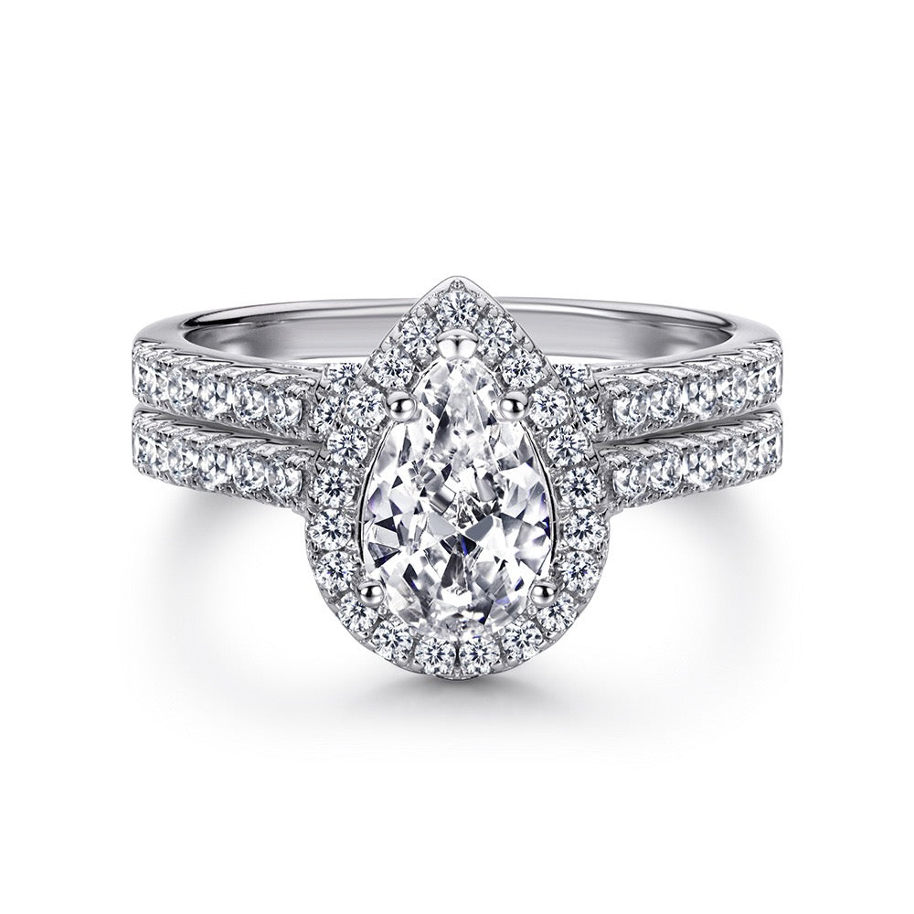 Velira Miaa Pear Ring
