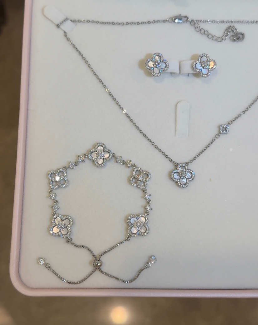 Velira Sakura Cleef Set