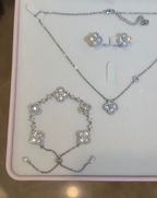 Velira Sakura Cleef Set