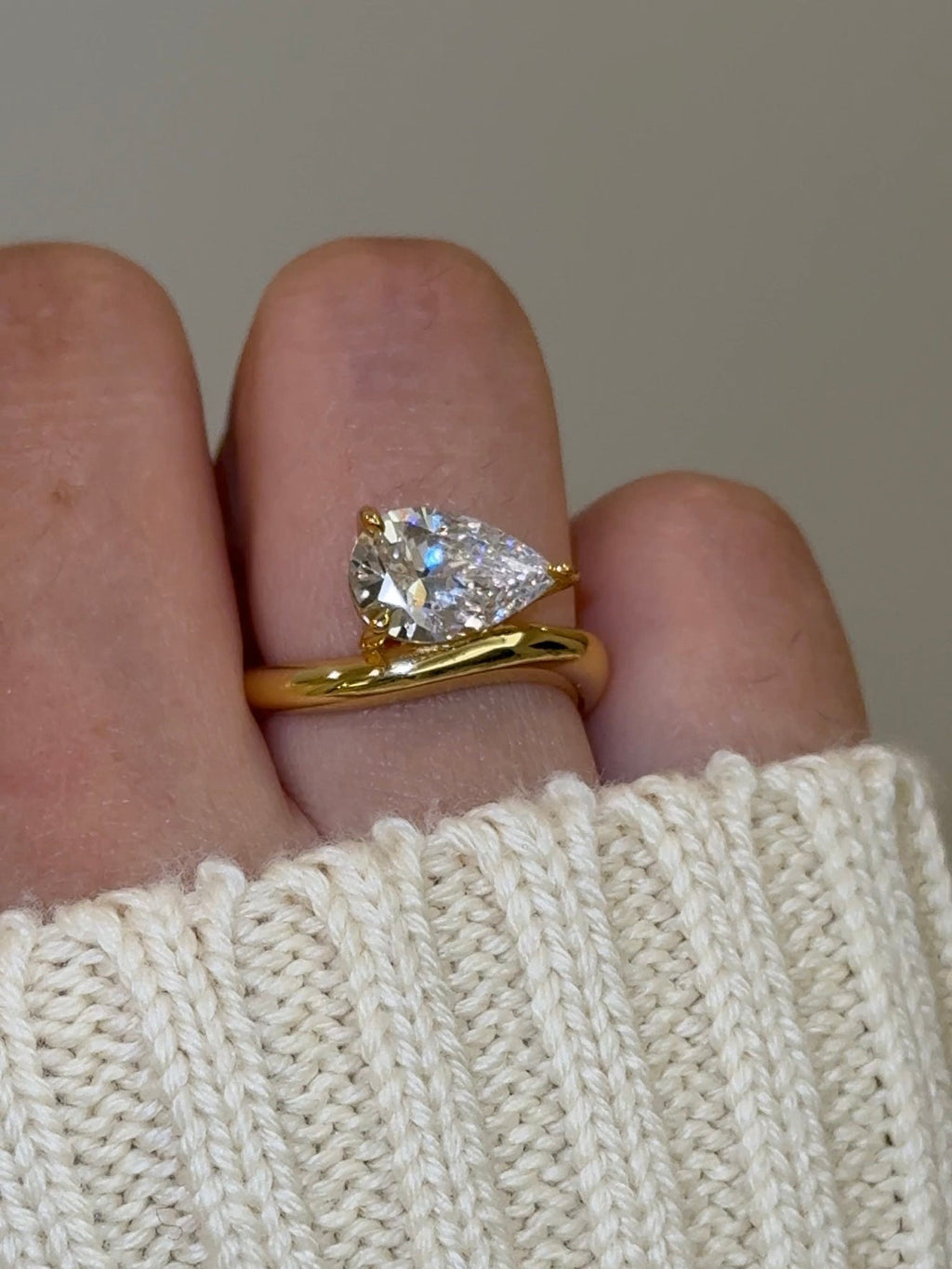 Velira Alba Ring