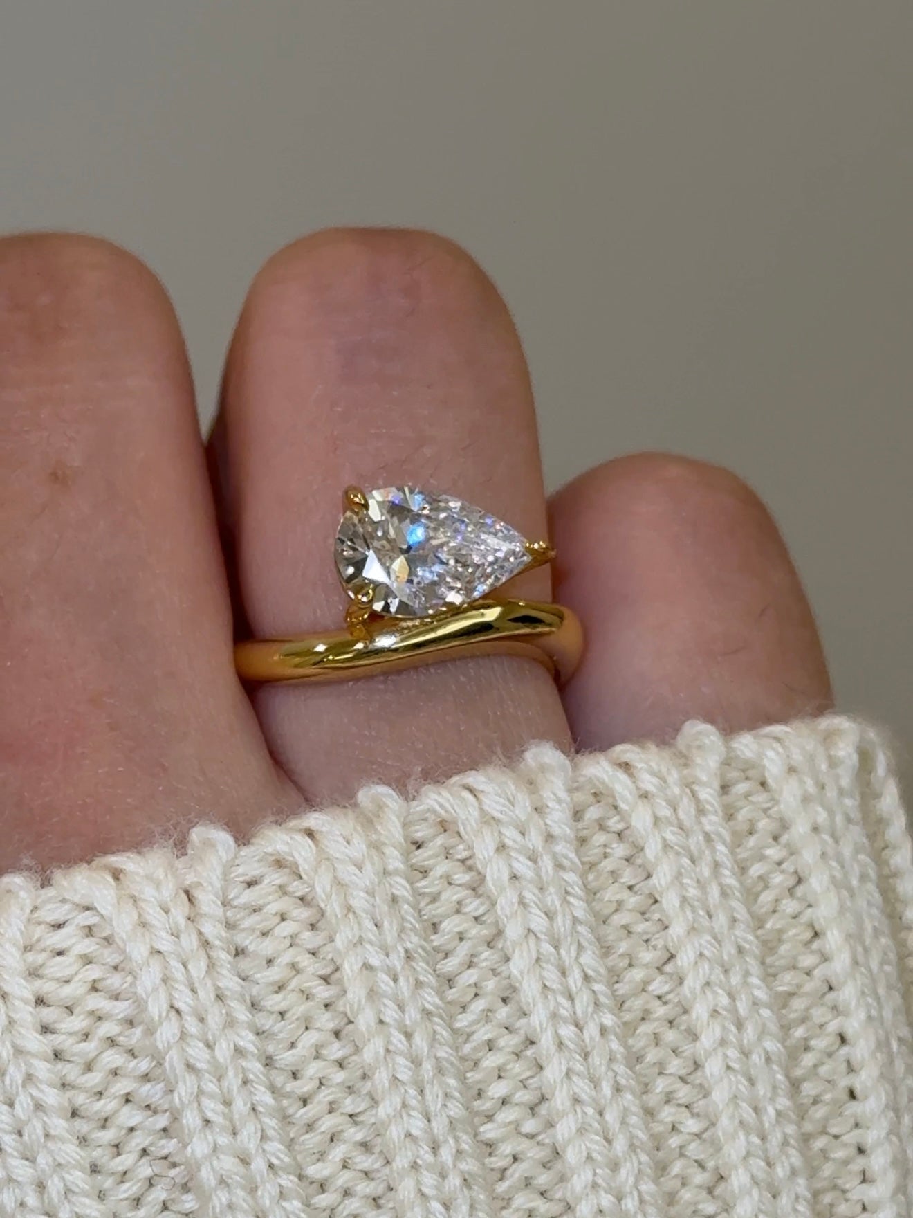 Velira Alba Ring