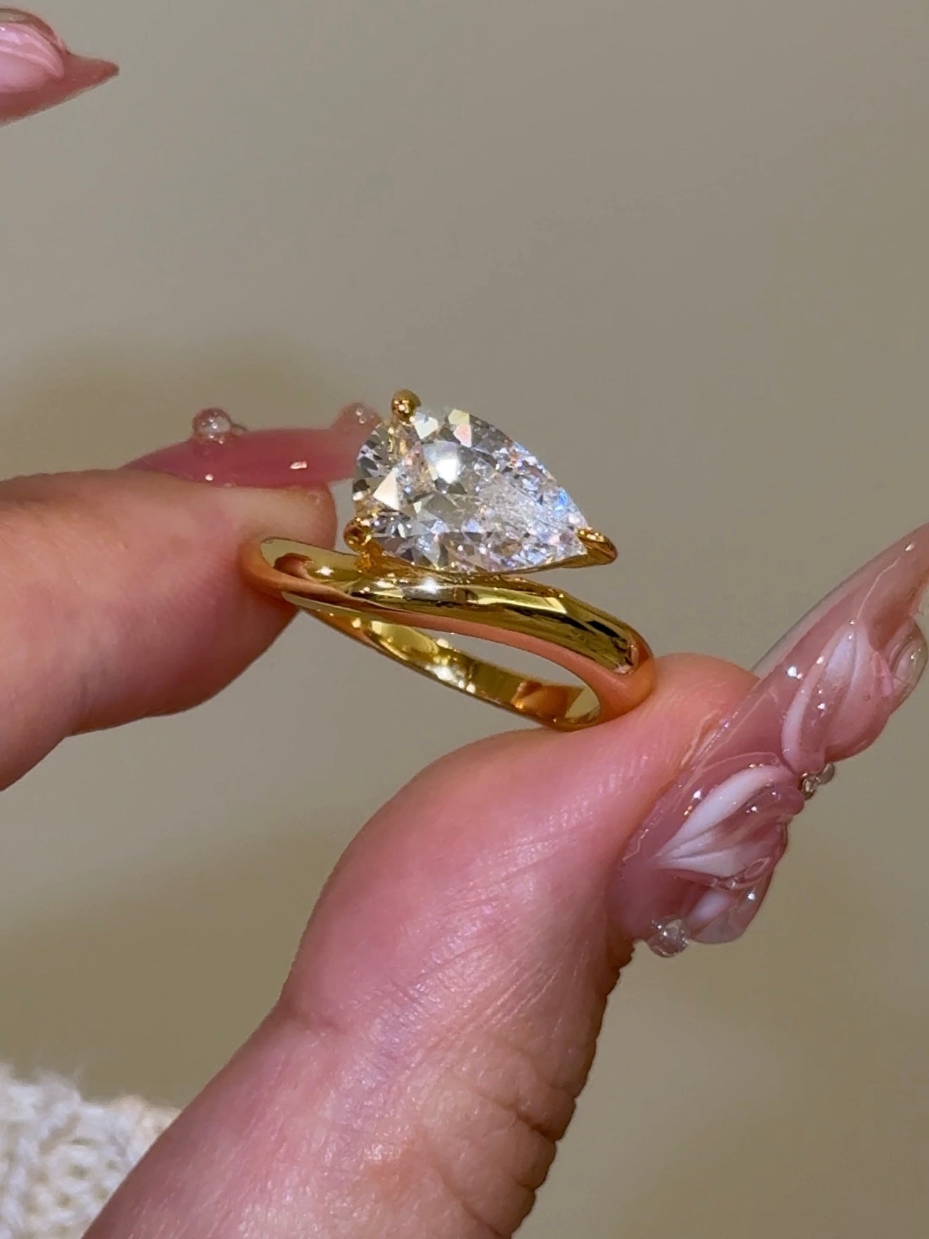 Velira Alba Ring