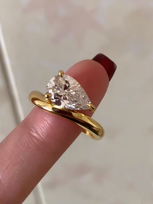 Velira Alba Ring