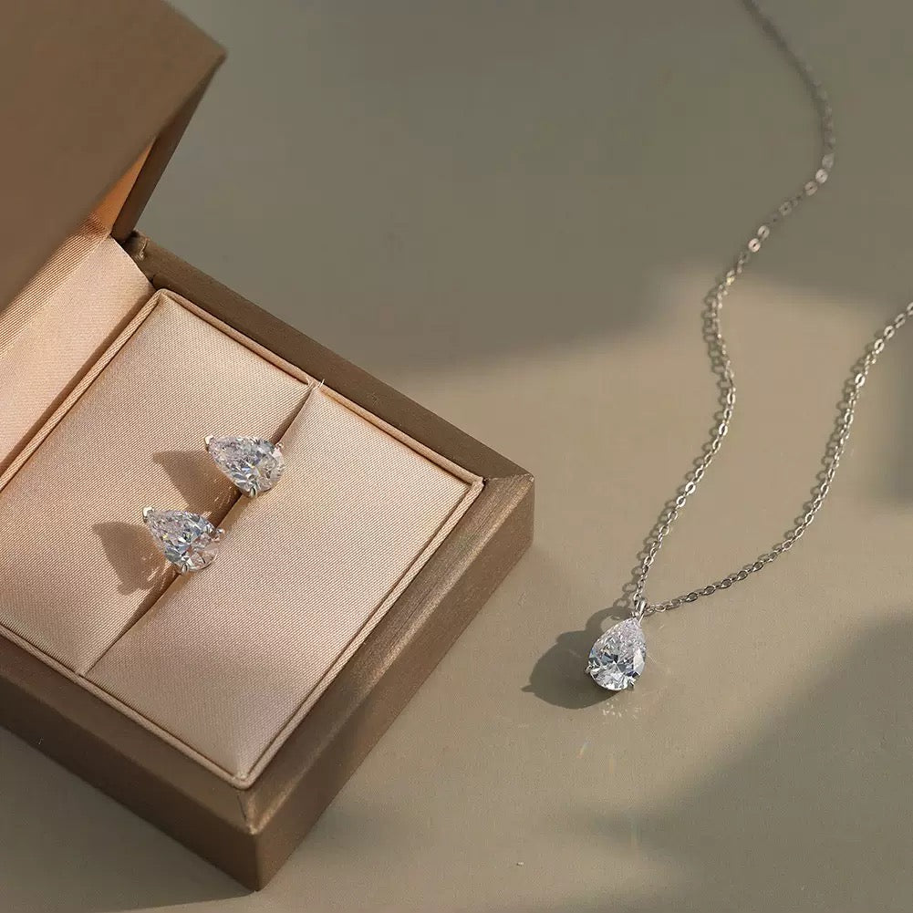 Velira Teardrop Diamond Necklace