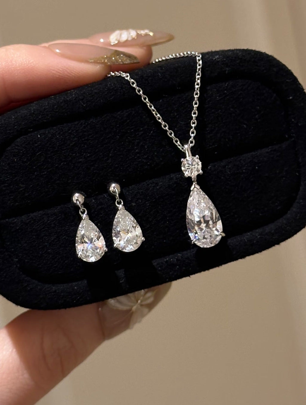 Velira Drop Diamond Set