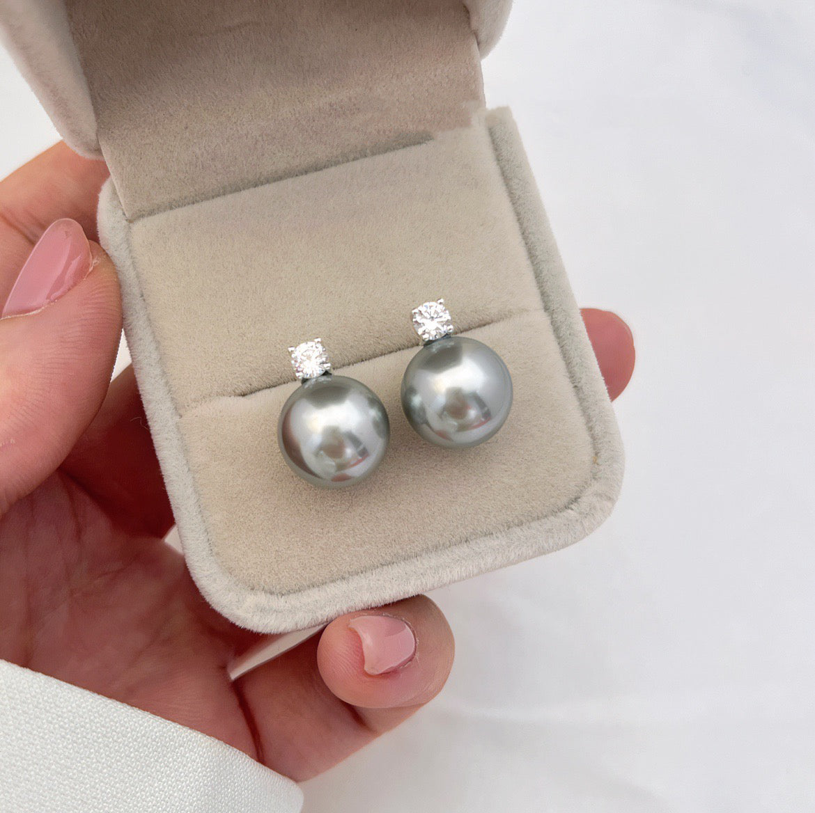 Velira Diana Pearl Ear Stud
