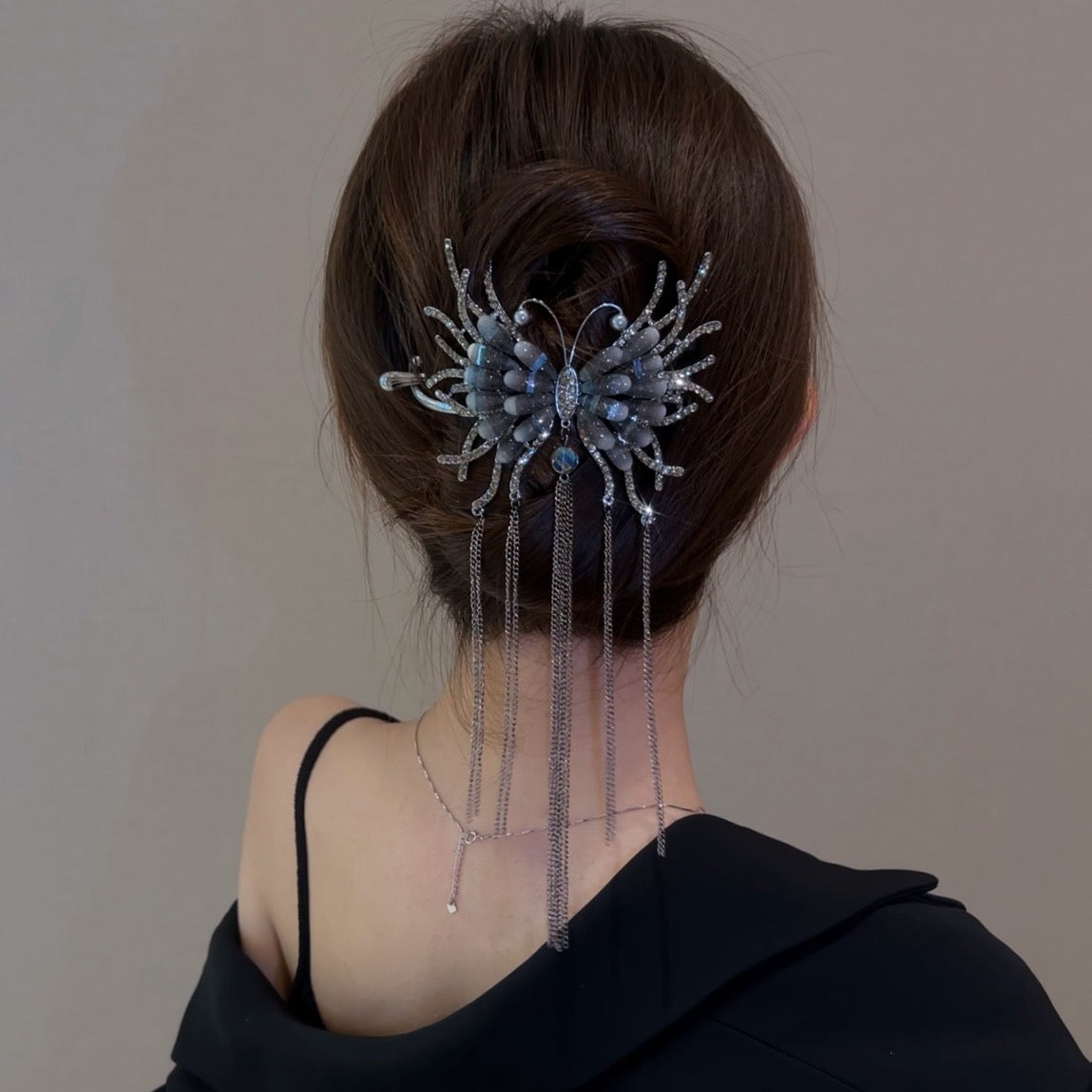 Velira Dark Butterfly Tassel hairpin