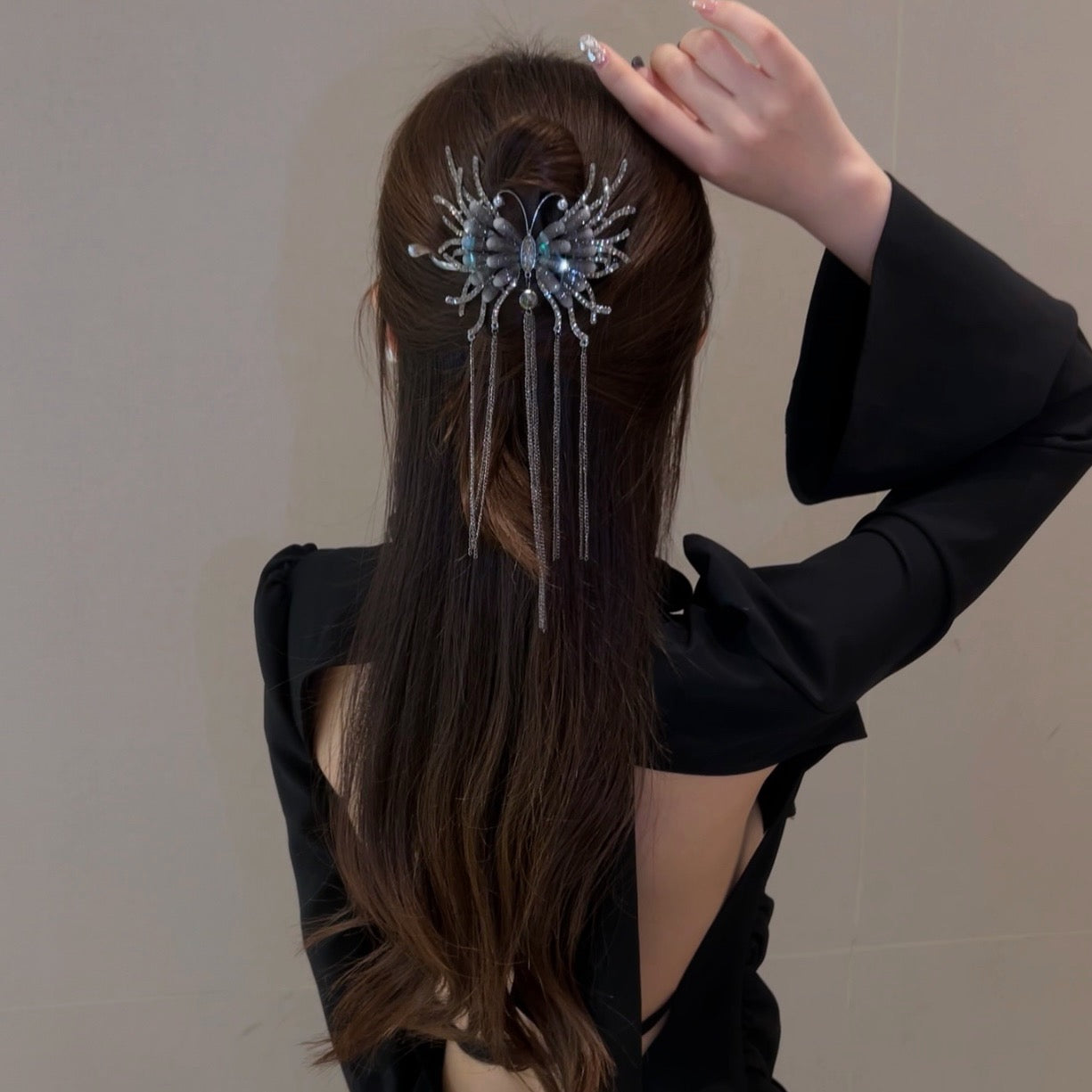 Velira Dark Butterfly Tassel hairpin