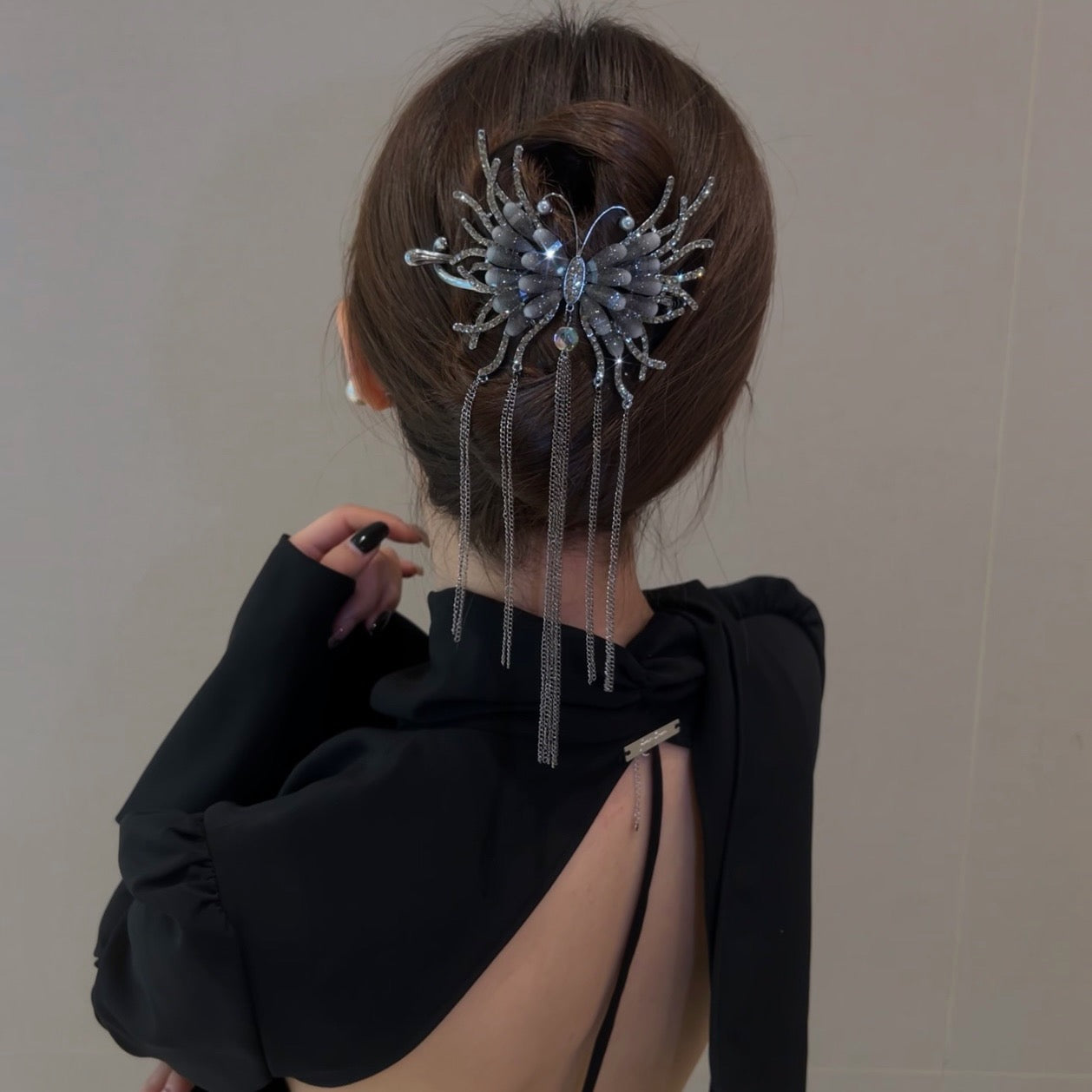 Velira Dark Butterfly Tassel hairpin